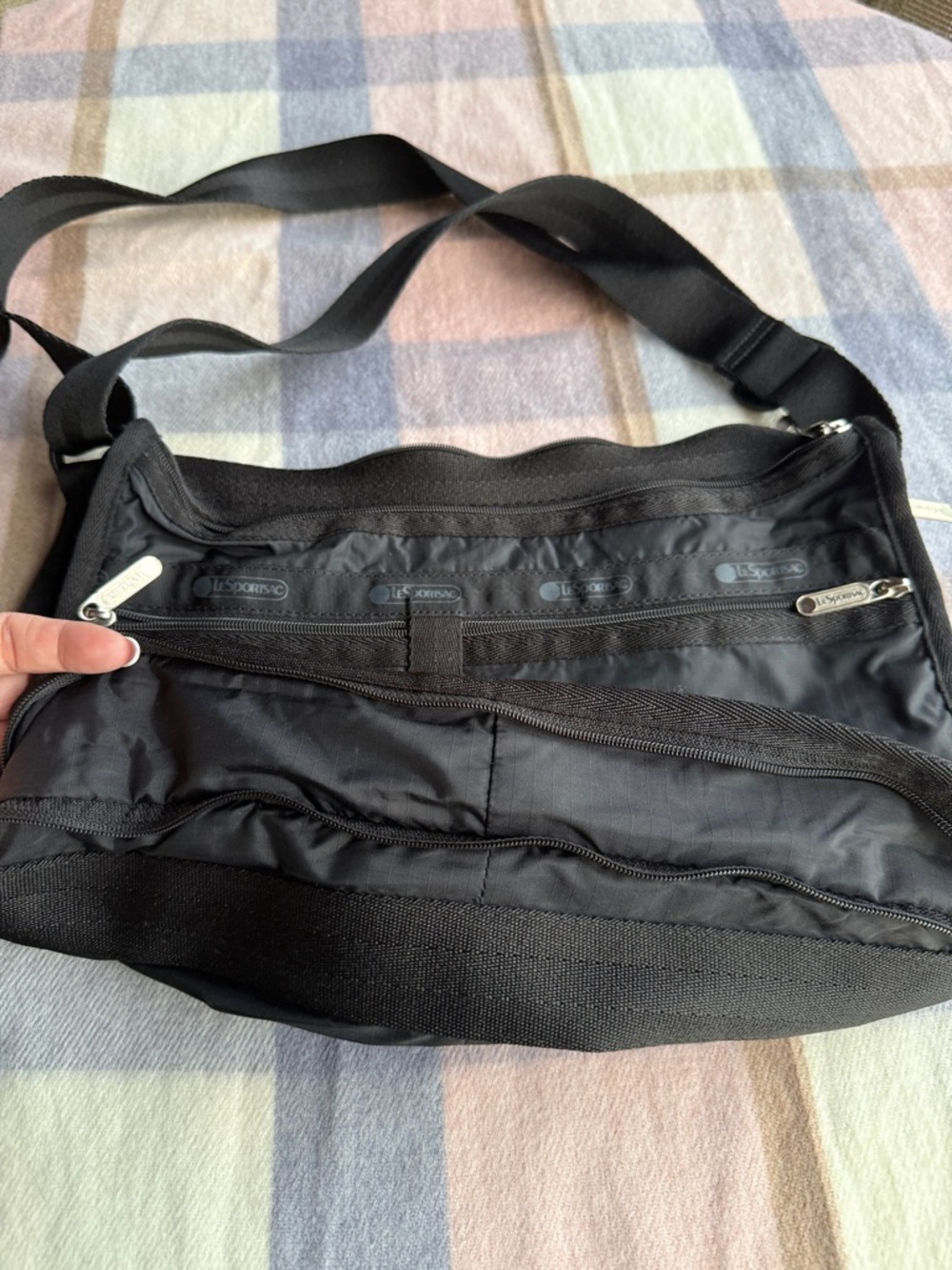 Lesportsac black deluxe everyday bag - Picture 3 of 6